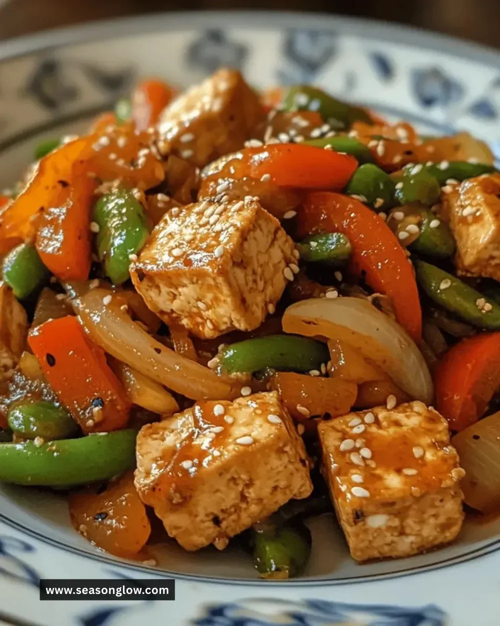 Easy vegetarian stir-fry with tofu and colorful vegetables