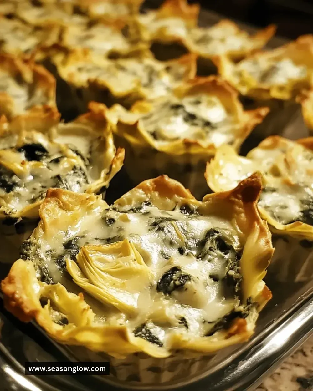 Easy spinach artichoke dip cups served in crispy pastry shells