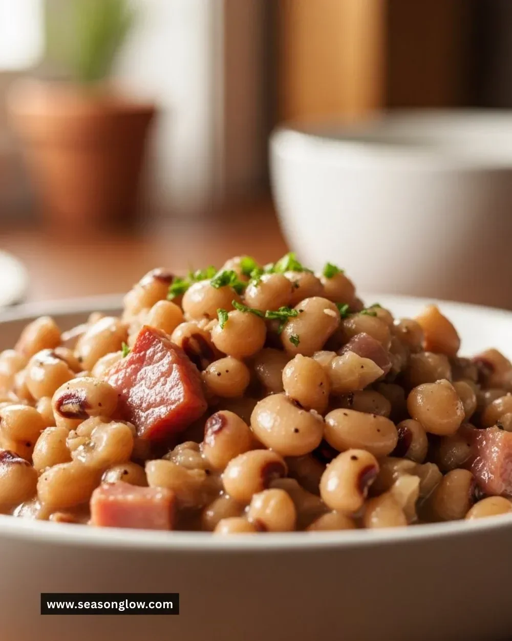 Delicious creamy Southern black eyed peas served in a bowl