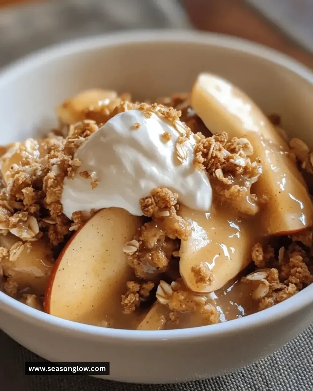 Easy microwave apple crisp bowl topped with oats and cinnamon
