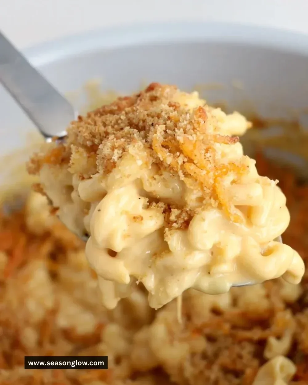 Delicious Ninja Foodi Mac and Cheese served in a bowl with a sprinkle of herbs