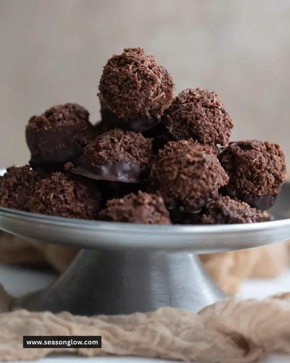 Delicious no bake keto macaroons made with coconut and sweetener