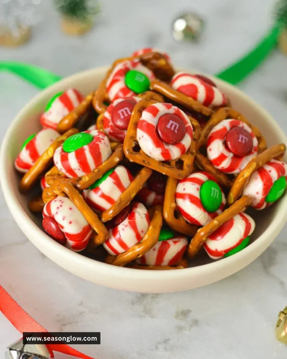 Delicious Peppermint Kiss Pretzels arranged on a festive platter