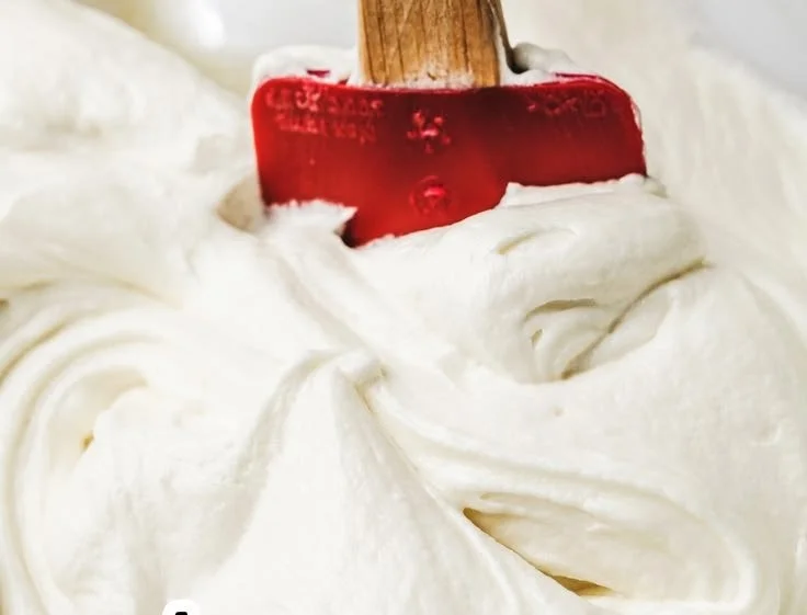 Delicious American Buttercream Frosting for cakes and cupcakes
