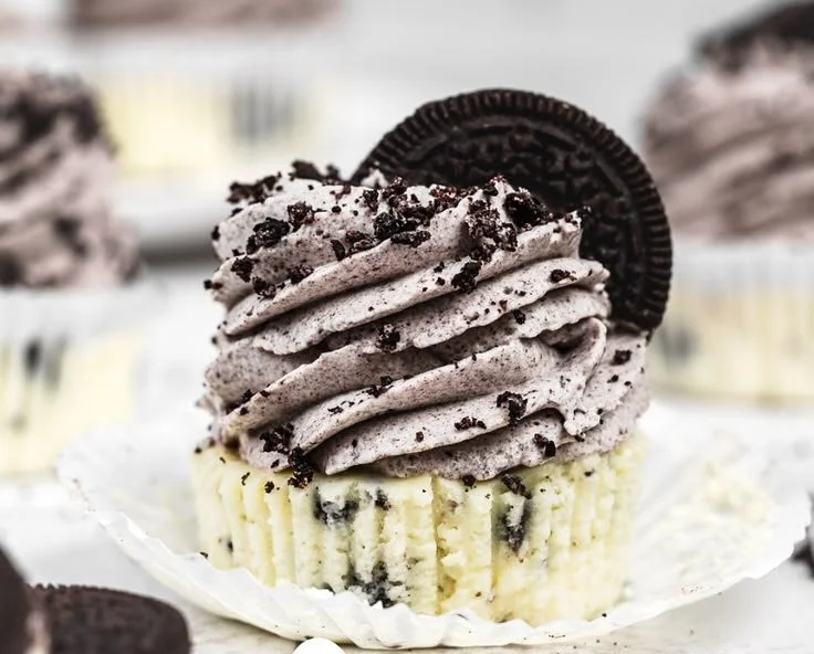 Oreo Cheesecake Bites with crushed Oreos and creamy filling